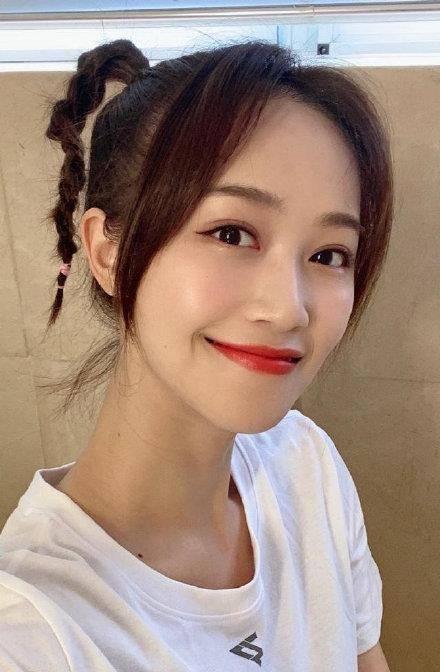 蓝盈莹被圈内人爆料,真相背后引热议  第2张